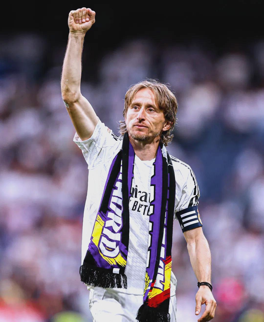 2025山东省齐鲁足球超级联赛：泰安2-1击败聊城夺冠